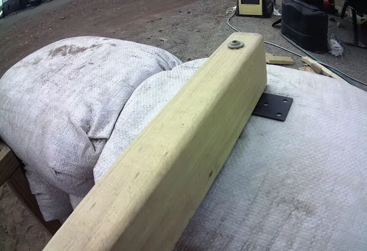 Joists on metal plates