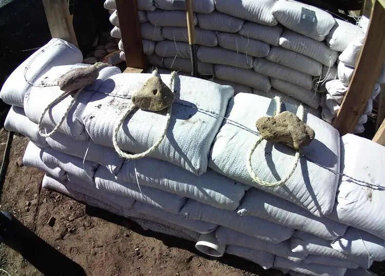 Ropes laid between courses