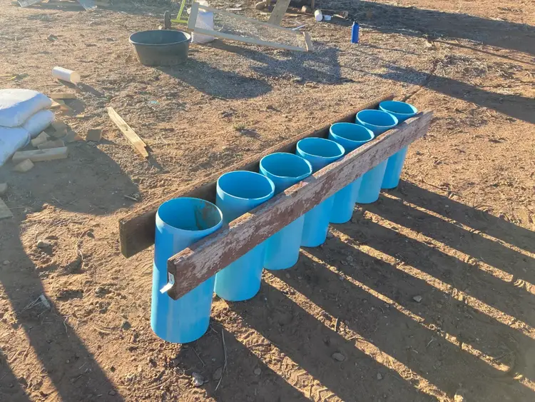 Quick sandbag filling contraption