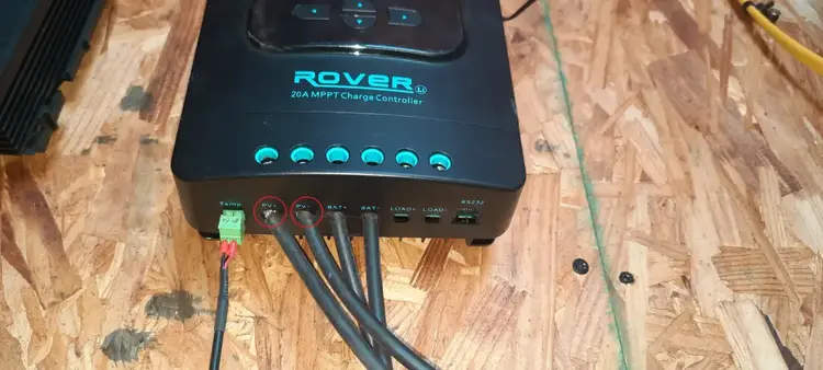 Solar panels connection